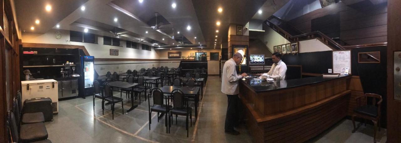 Hotel Satkar Cafeteria Belagávi Exteriér fotografie